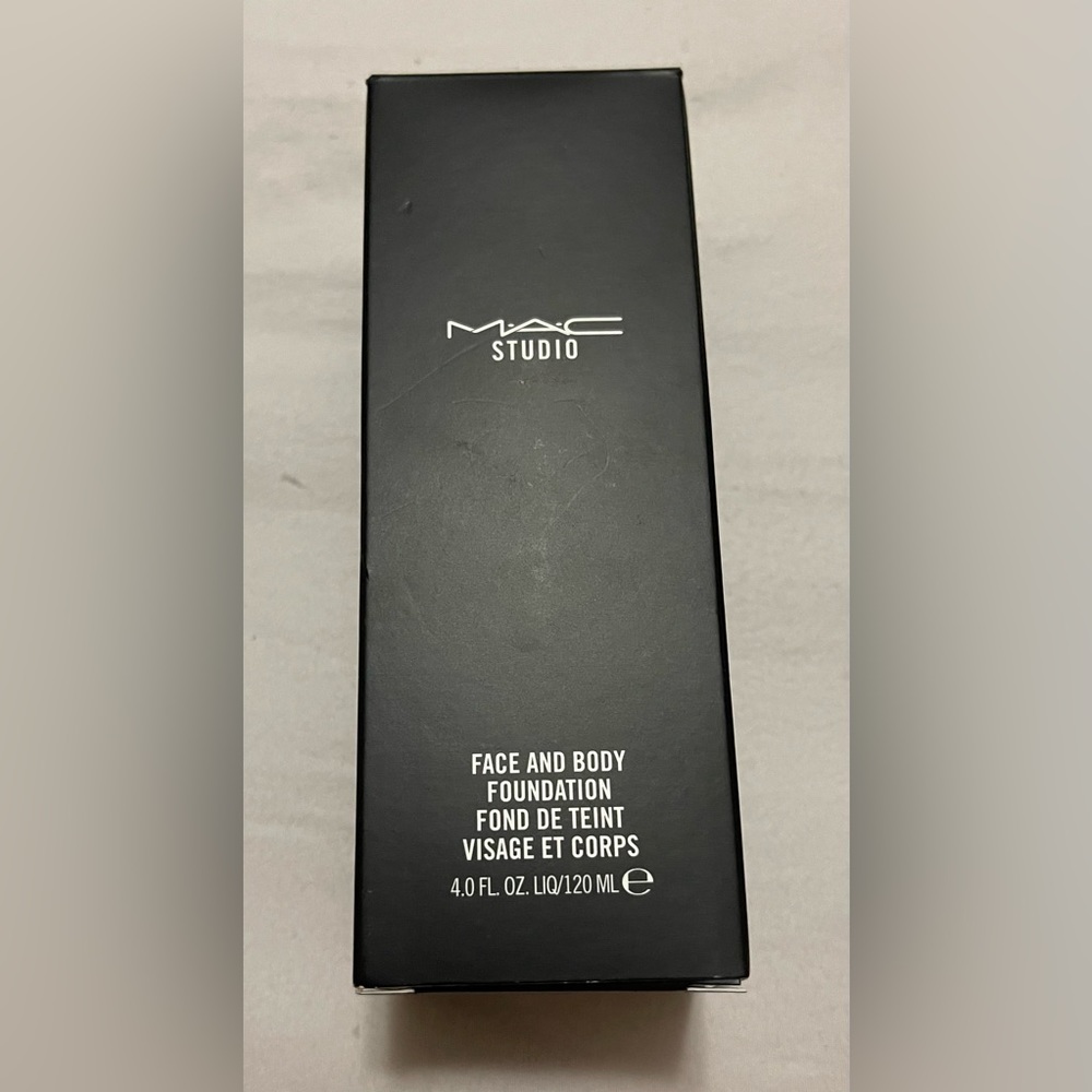 Mac Studio Fave and Body Foundation N3 - Picture 6 of 7